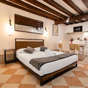 Fenix Colombina In Biennale - Your Little House Venezia
